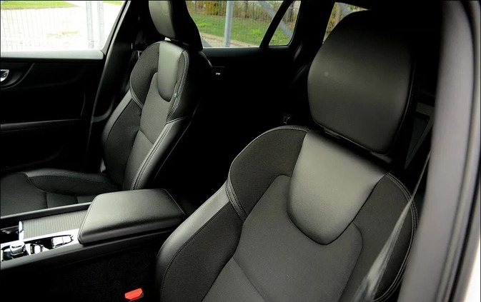 Volvo V60 cena 79800 przebieg: 198217, rok produkcji 2020 z Świdnica małe 781